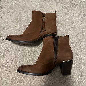 Brown suede Steve Madden booties